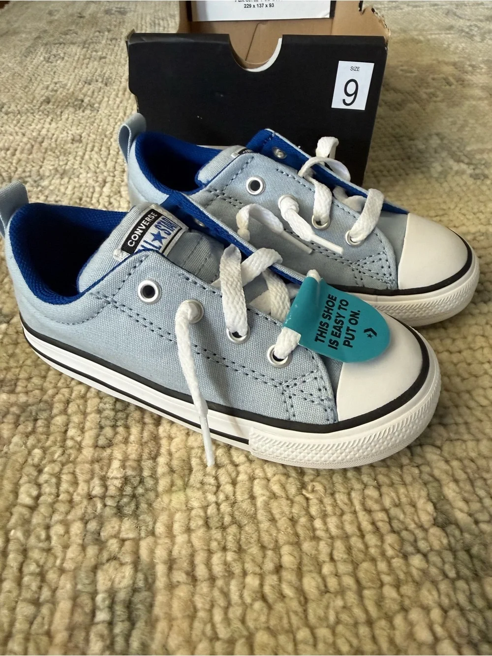 Converse little Kids Light Blue & White Low Top Sneakers